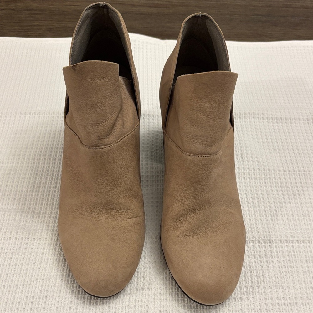 Eileen Fisher Beige Ankle Booties size 9